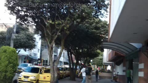 Caminando por la Ciudad de los Parques 🇨🇴 | Colombia 2025 )