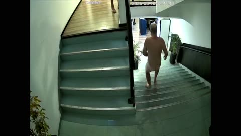 Naked Dutchman catches thief in Tel Aviv