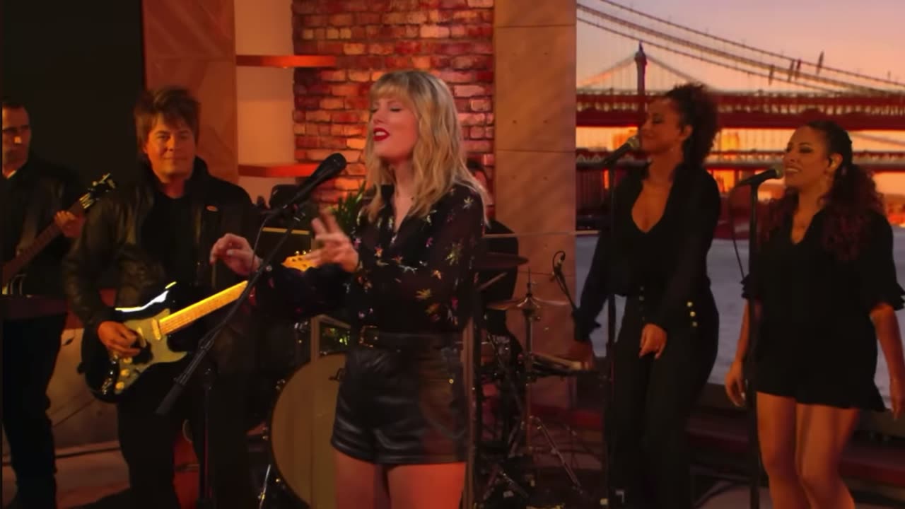 Taylor Swift - London boy ( Live from BBC1 Live Lounge)