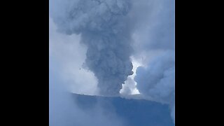 Kamchatka: entra en erupción un volcán dormido desde 1463