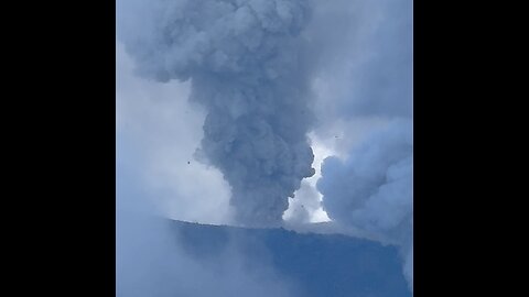 Kamchatka: entra en erupción un volcán dormido desde 1463