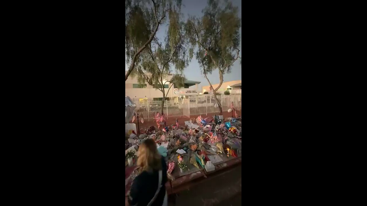 📍 Endless vigil for Charlie Kirk outside TPUSA HQ, Arizona 🇺🇸 | Friday Night