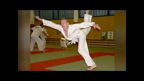 Super HILARIOUS KARATE FAILS - Funny KARATE MOMENTS videos