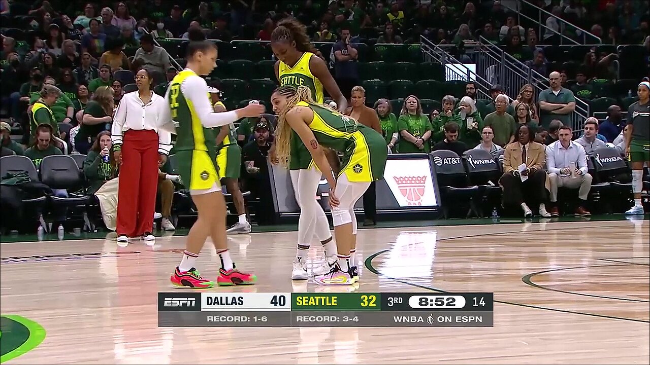 👀 DIRTY play by DiJonai Carrington rolls Gabby Williams ankle, NO FOUL | WNBA womens basketball