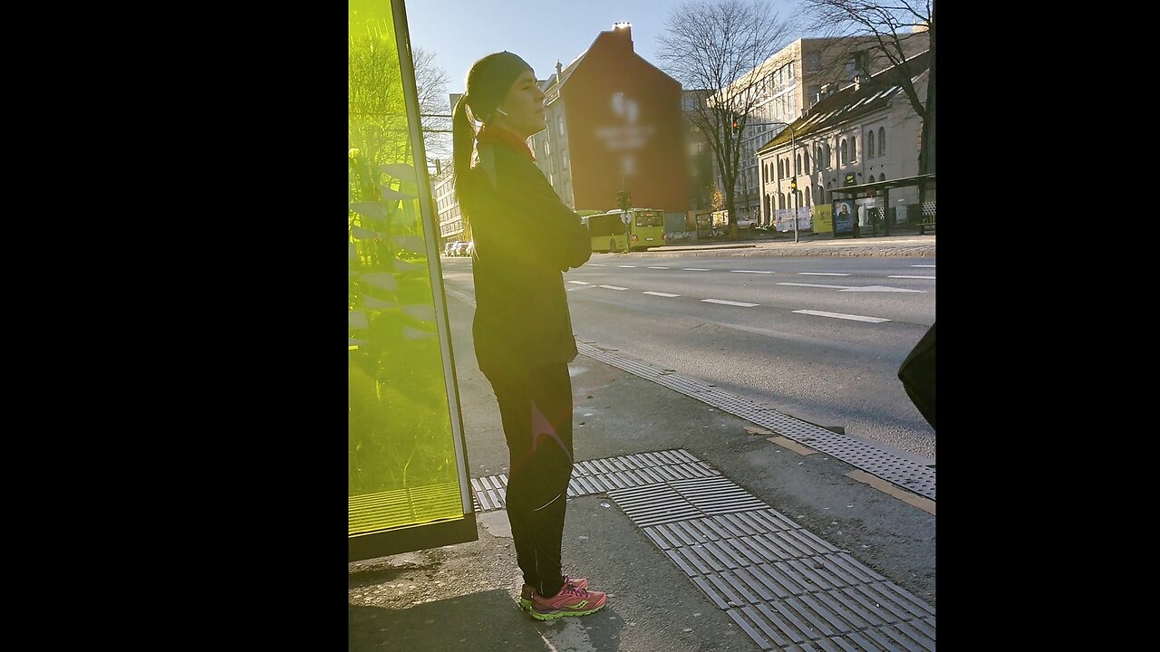 Girls/women who, from my observations, must have been freezing in the light north wind