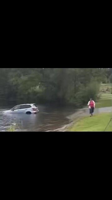 NOSEY NANCY LOSES SUV 🚙 IN ATTEMPT TO FILM AND SHAME ICE AGENTS