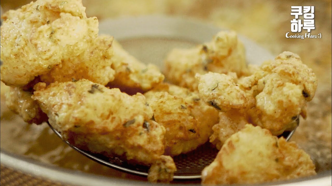 Boring Fried Chicken NO! Upgrade your chicken with curry powder: Fried chicken in curry flavor