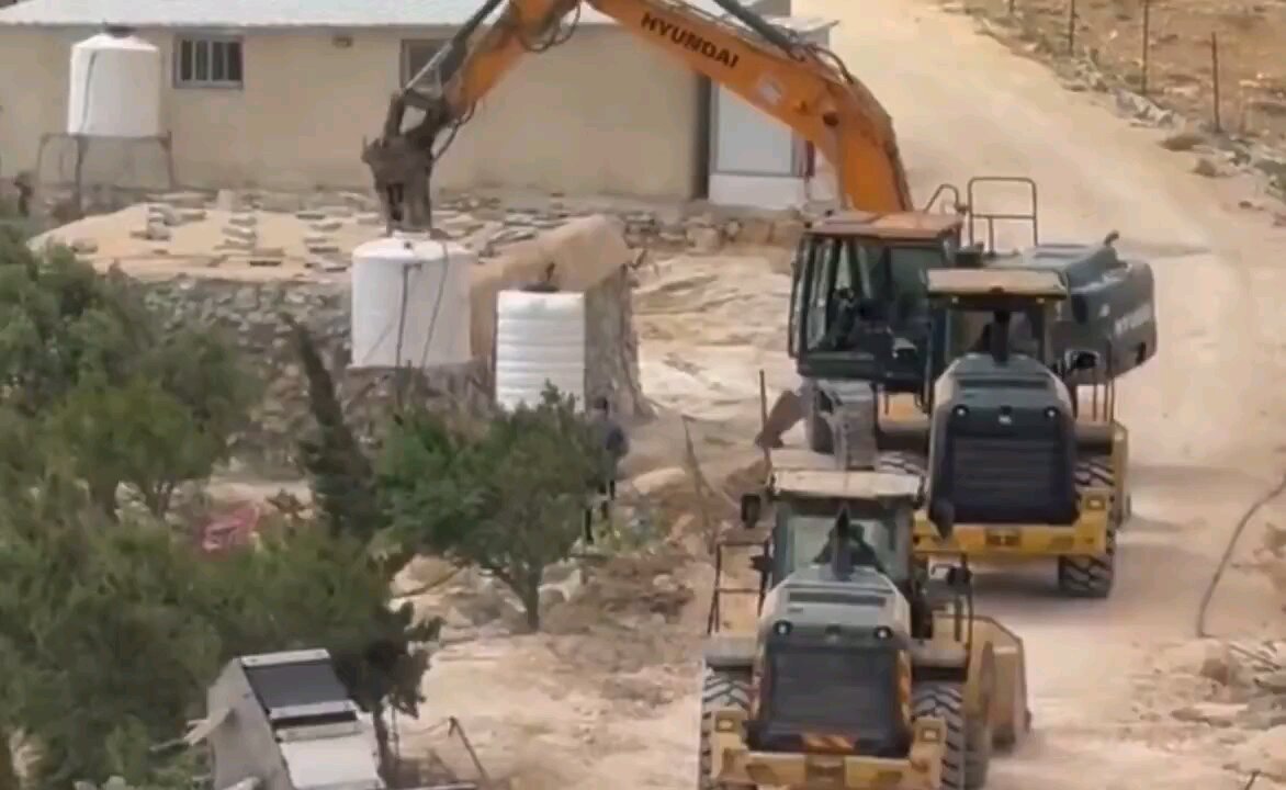 Israeli bulldozers have entered Khalet al Duqayqa in Masafer Yatta to demolish Palestinian homes