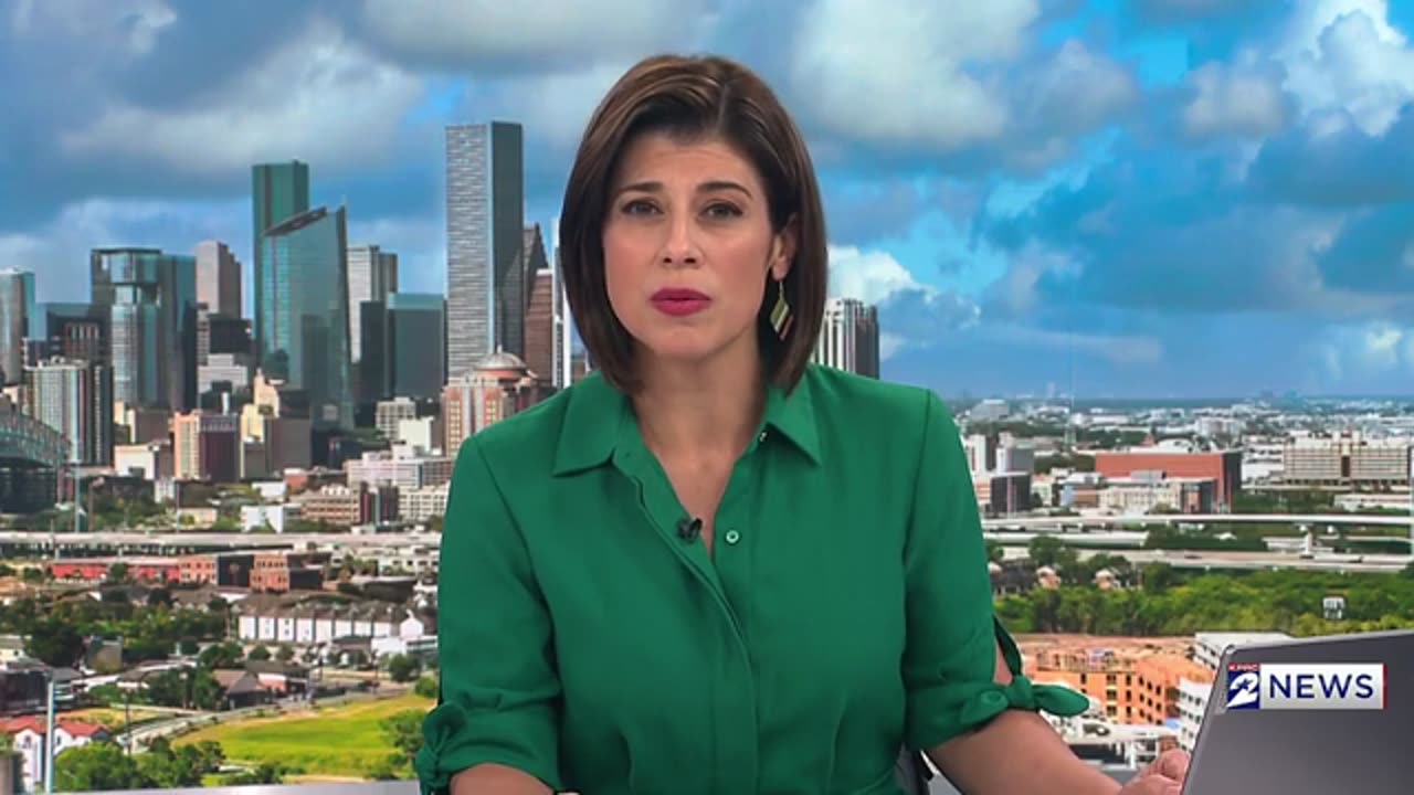 DONALD TRUMP AND THE GOVERNMENT ARE CONSIDERING MAKING A REAL LIFE HUNGER GAMES REALITY TV SHOW!