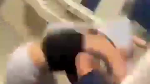 High school girls fight until one of them starts bleeding from the head