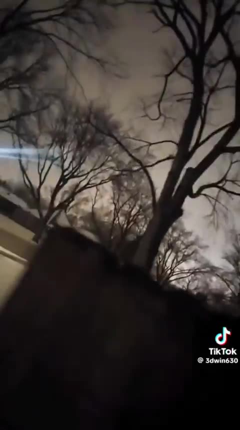 bruits inexplicables, provenant à la fois du sous-sol et de la surface, continuent de se produire!