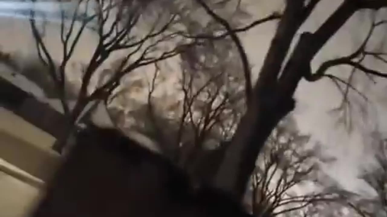 bruits inexplicables, provenant à la fois du sous-sol et de la surface, continuent de se produire!