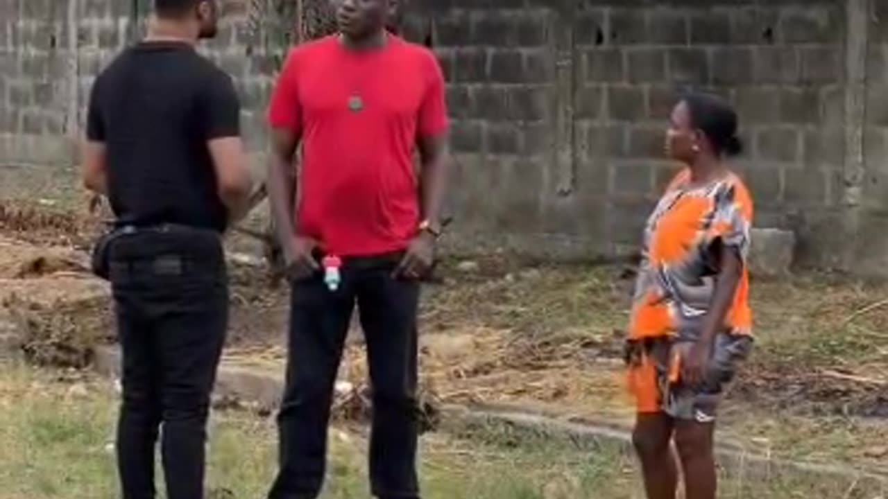 I beg make we laugh small. Which kind Officer of the law be this, wey run leave his wife