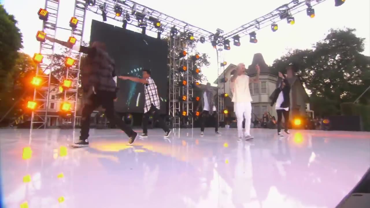 Justin Bieber - Sorry (Live From The Ellen Show)