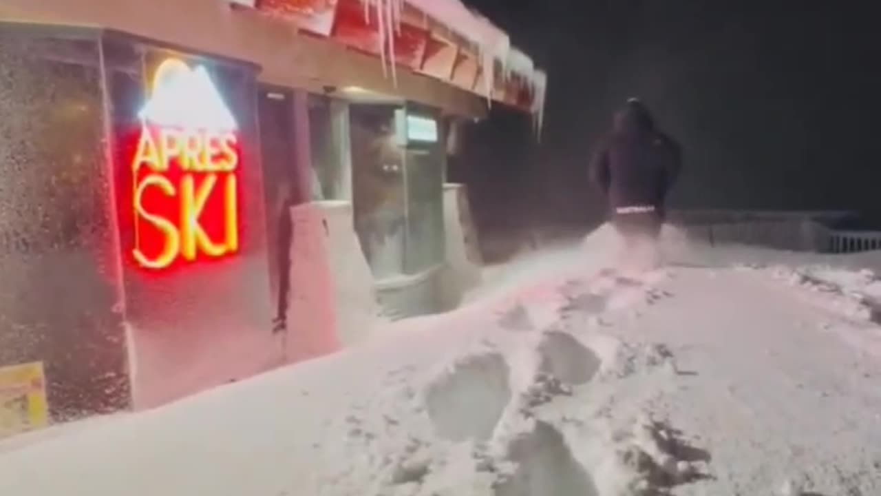 Heavy snowfall at Hotham in Victoria, Australia 🇦🇺 (29.08.2025)
