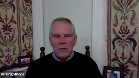 Ian Brighthope talks to a member of the Health Australia Party