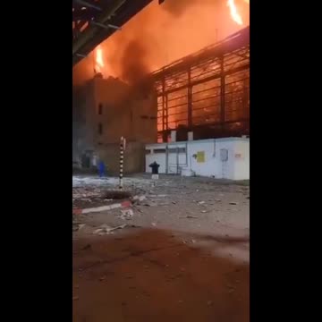 🇮🇱🇮🇷The aftermath of Iranian ballistic missiles hitting Tel Aviv and the city of Petah Tikva.