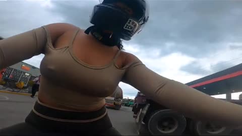 amos a tanquear a @Terpel Colombia, quien me acompaña? #pulsar #salida #moto #motolovers #bikergirl