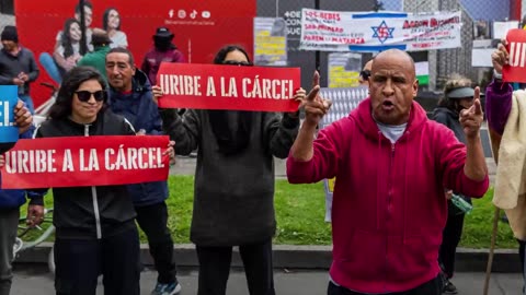 Condenan a Álvaro Uribe a 12 años de prisión domiciliaria