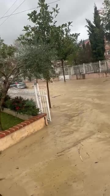 Hoti: Paaftësia që ka uzurpuar Bashkinë Kurbin, Laçi sot nën ujë