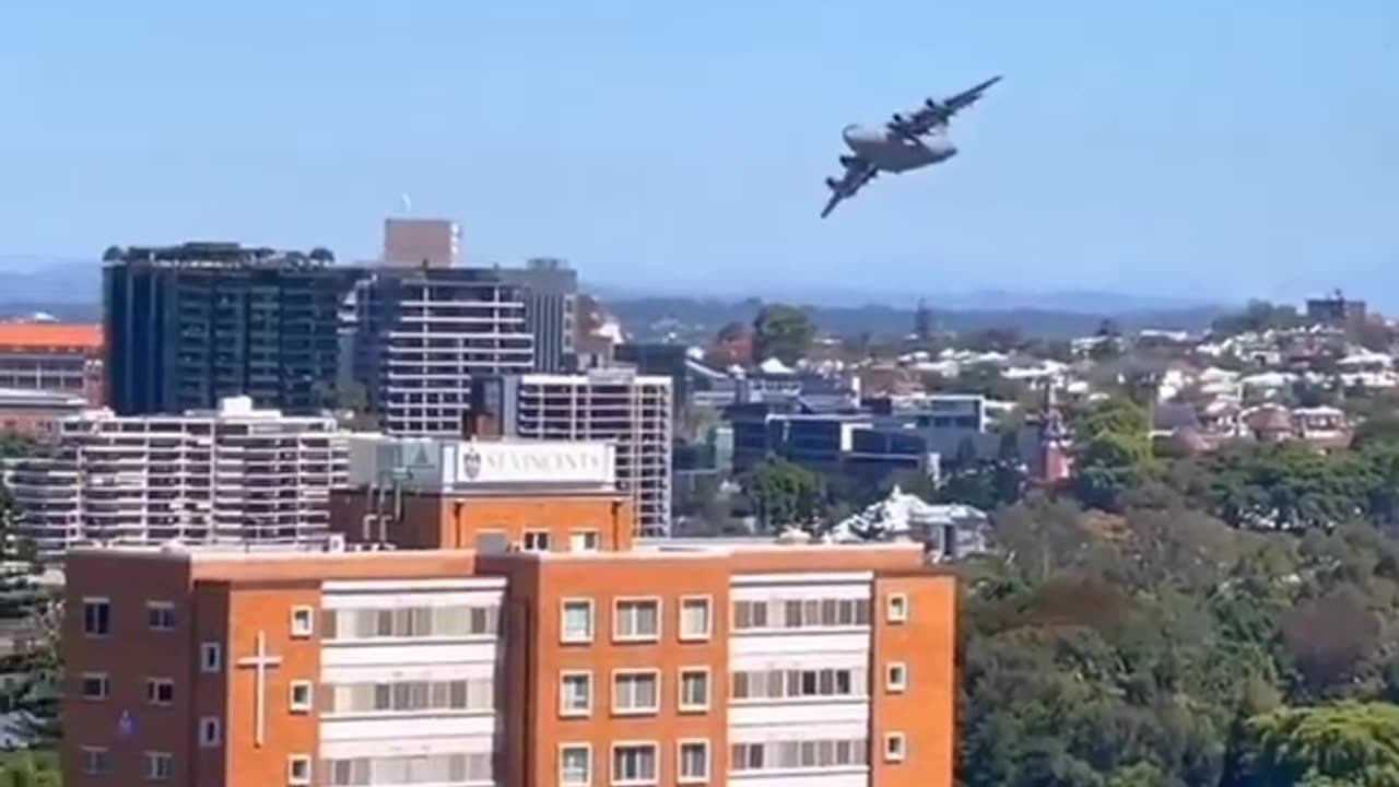 #Crazy #GlobeMaster C17 Low Pass Through Buildings #fighterJet #Pilot #Flying #Aviation #AeroArduino
