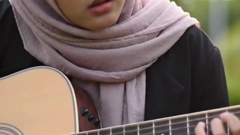 Romantic Guitar Short 🎶 | #acousticshorts #muslimah