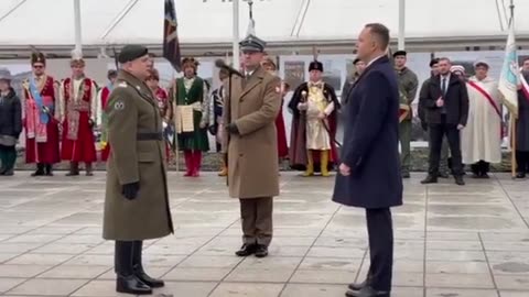 Na Placu marsz. Józefa Piłsudskiego w Warszawie rozpoczynają się centralne uroczystości