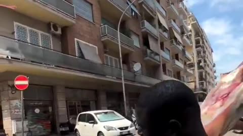 Halal food deliveries in Rome.