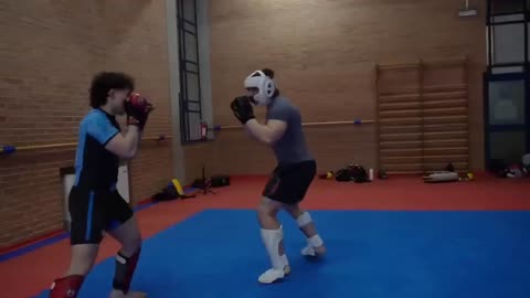 💥🥊 MMA Fighter Takes on GIANT Bodybuilder in Sparring Session | FCN