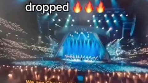 : @ steven.stone on TT 𝒻ℴ//ℴ𝓌 @mcfreakery 𝒯𝓌𝒾𝓃 💜 日本利用压电瓷砖将脚步转化为电能。 这些