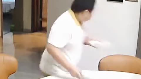 Is this the most fearless kid ever? 😳🍜