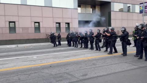 🚨 LAPD IN RIOT GEAR JOINS DHS TO CONFRONT VIOLENT LEFTIST PROTESTERS
