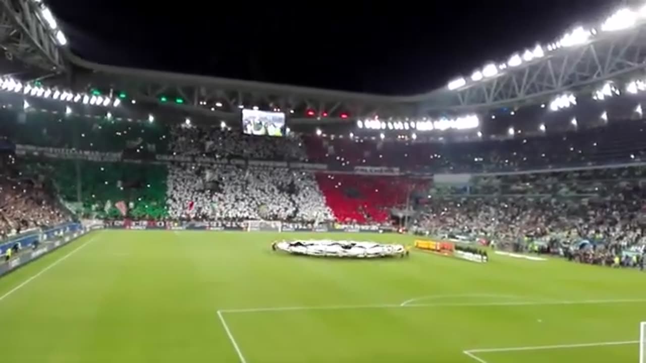 Juventus fans are brilliant (splendid atmosphere in Torino)