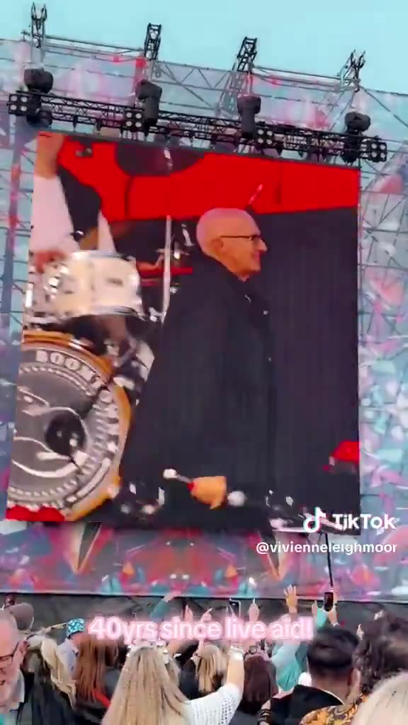 Bob Geldof tonight in Dublin calling Elon Musk a cunts