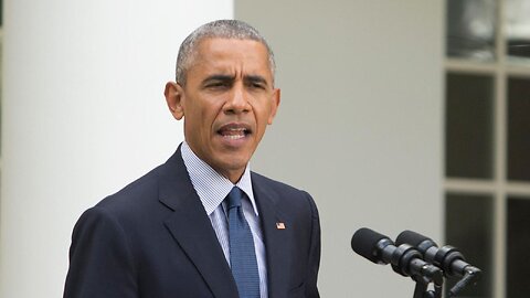 ASL - Barack Obama says "Happy Birthday" to America. Yeah, right!