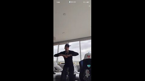 Flocko in his Big Crip mood 👀