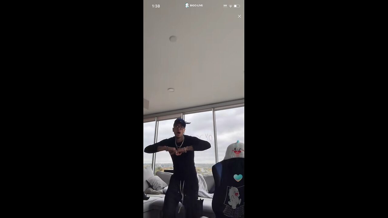 Flocko in his Big Crip mood 👀