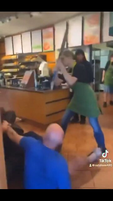 Panera Bread employee beats out of control transgender with bread board, fight, caught on camera