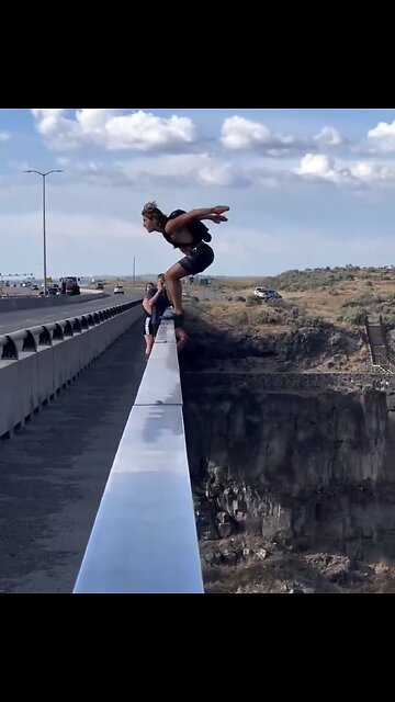SKYDIVER EXPLORE CHALLENGE🪂🌉📸JUMPING OFF BRIDGE🌉🪂🚧💫
