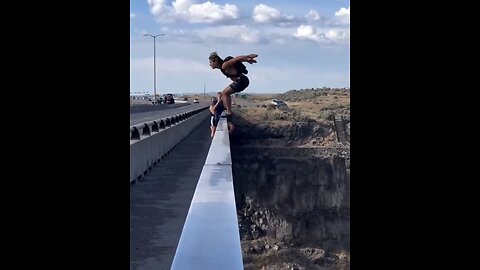 SKYDIVER EXPLORE CHALLENGE🪂🌉📸JUMPING OFF BRIDGE🌉🪂🚧💫