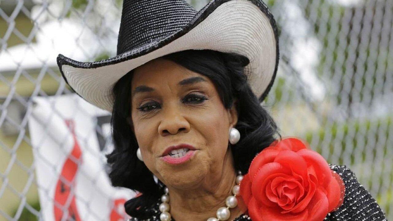 Roadside Distraction: Frederica Wilson Does Bizarre Rant In Wooded Area Near Highway As Cars Zip By