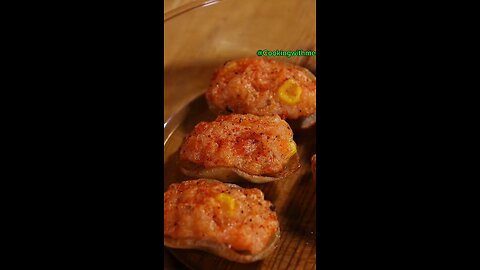 Potato and shrimp rolls, a combination of potatoes and shrimp, are delicious after baking