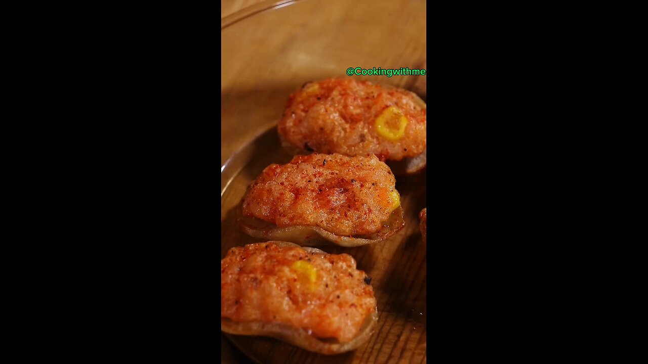 Potato and shrimp rolls, a combination of potatoes and shrimp, are delicious after baking