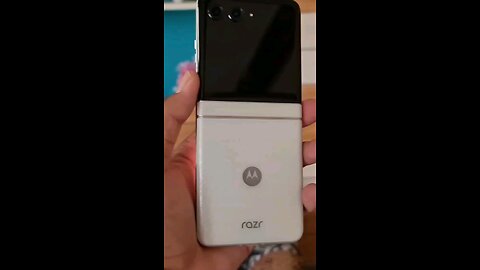 Moto Razr 60