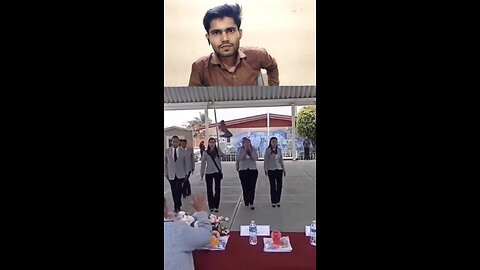 Prade karte huye boss ko jute se mara hai
