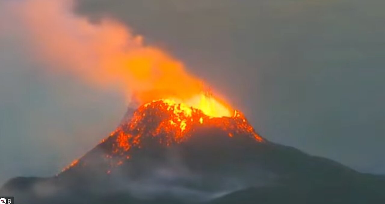 Live Now: Iceland Volcano Watch (Multi-cams)