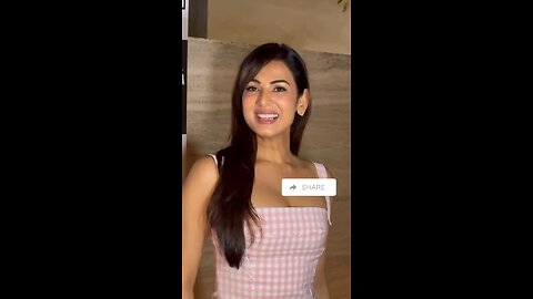 Bollywood Actress Sonal Chauhan With Poses to Fan's 🔥❤️😍