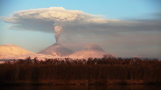 Klyuchevskoy Volcano Eruption to 40000 ft - Lee Fire, Colorado Doubles In Size - Tropical Update