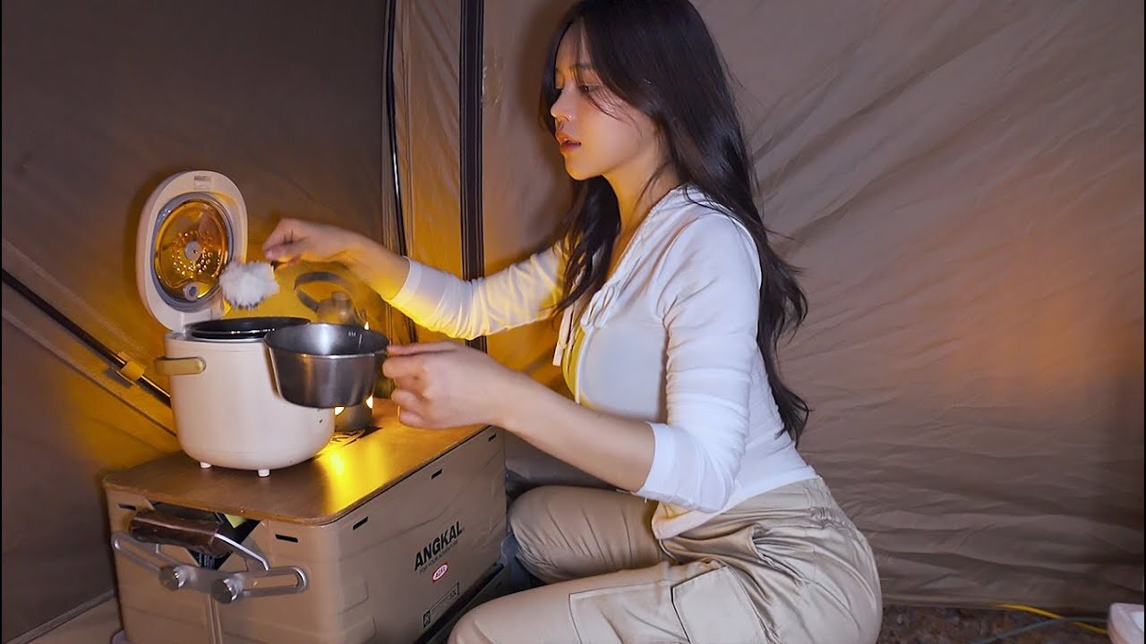 A night with your dog in a cozy tent deep in the mountains