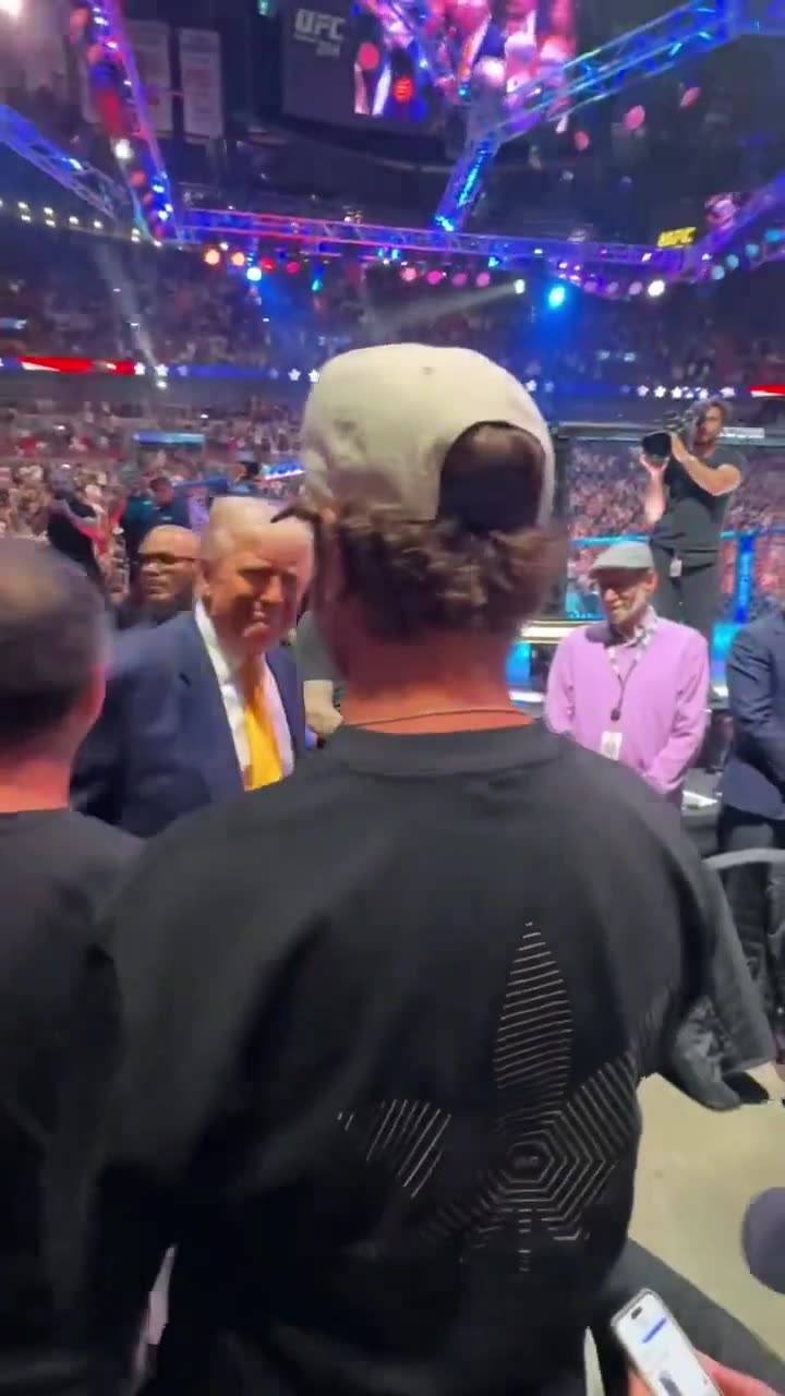 Dave Portnoy Meets Donald Trump at UFC 314